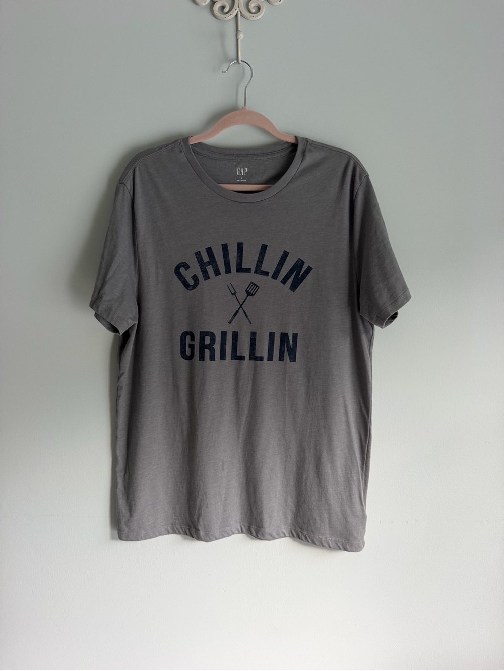 GAP Gray 'Chillin Grillin' Graphic Short Sleeve Tee Large